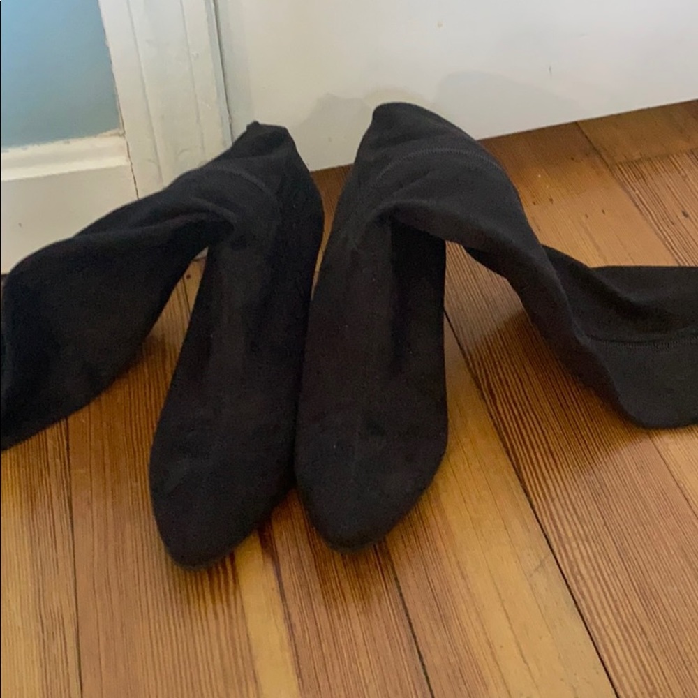Tahari Black heeled shoes